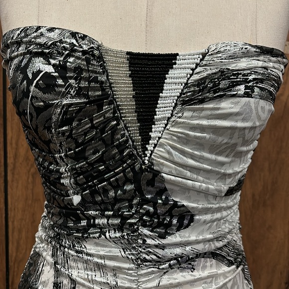 Black and White Strapless Top women’s size Small - Picture 3 of 5